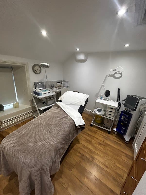 HB Clinic - Beauty Salons in baildon