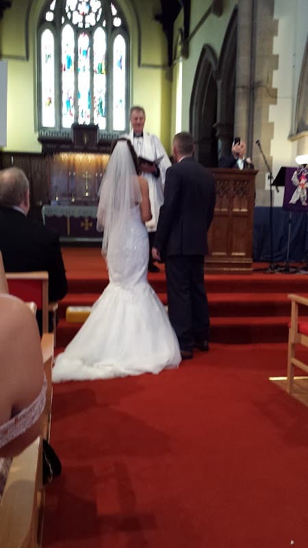 St Luke's Church, Holbeck - Churches in beeston