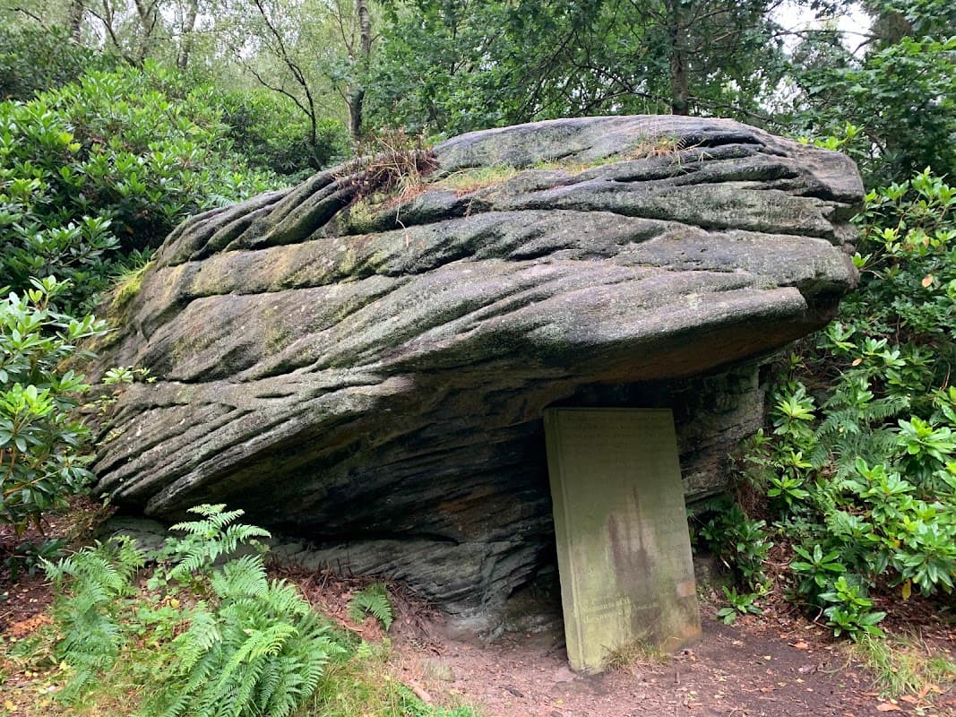 Lady Blantyre's Rock - Attraction in bingley