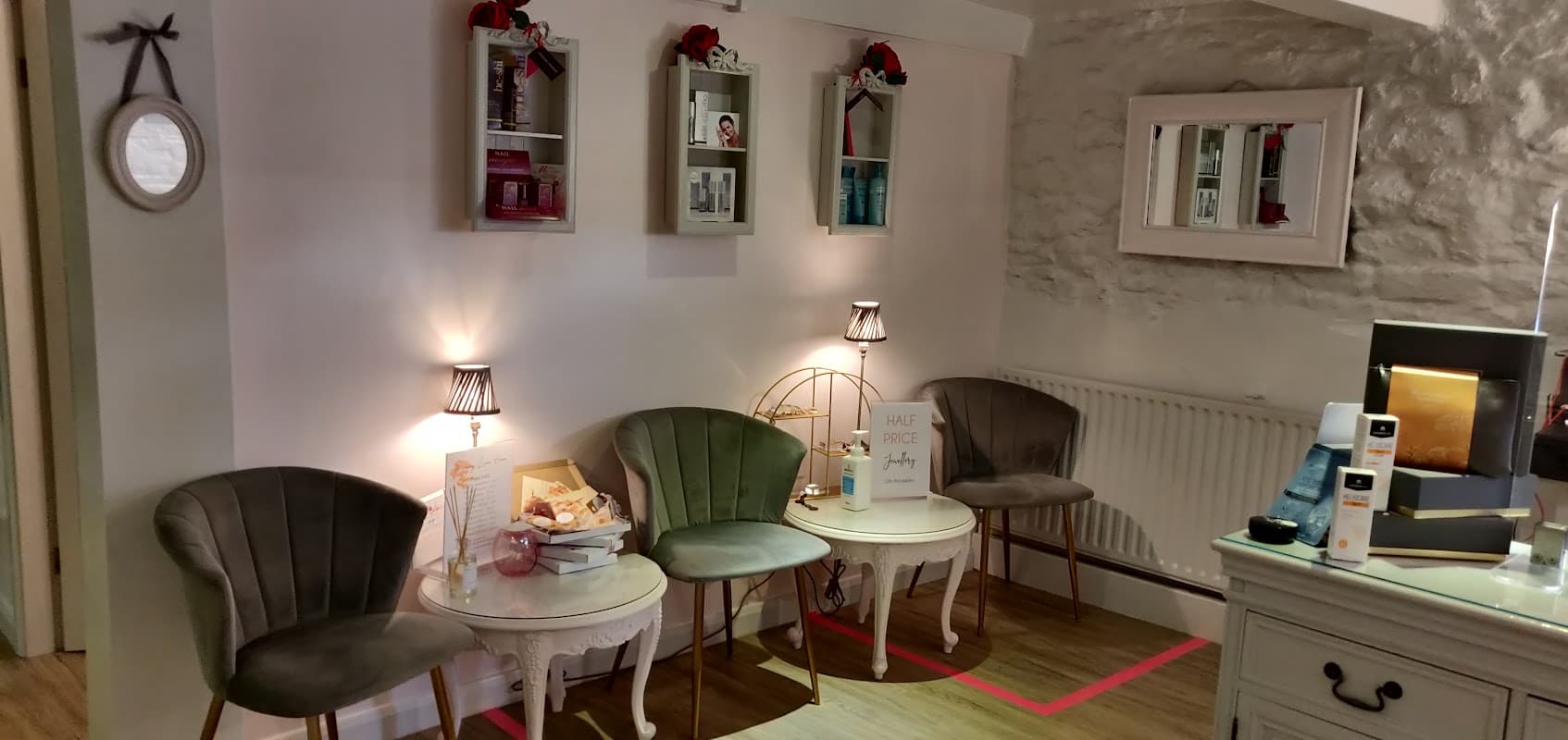 Mirror Mirror Beauty Salon - Beauty Salons in bingley