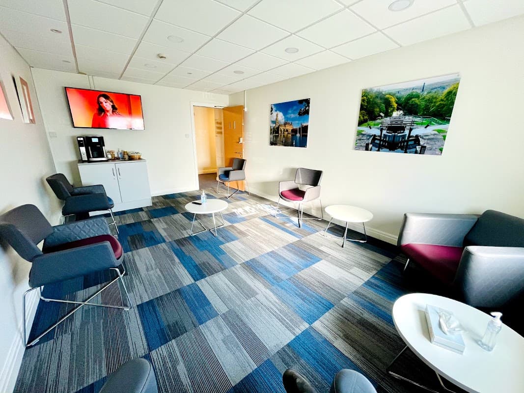 Stephen Guy - Consultant Orthopaedic Surgeon. Specialist Interest in Knee Surgery. KneeGuyUK