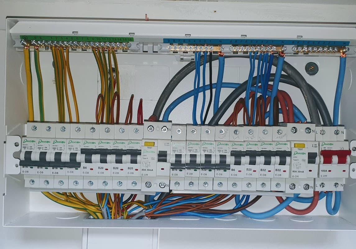 Shah Electrical & Maintenance Services - Electricians in bradford