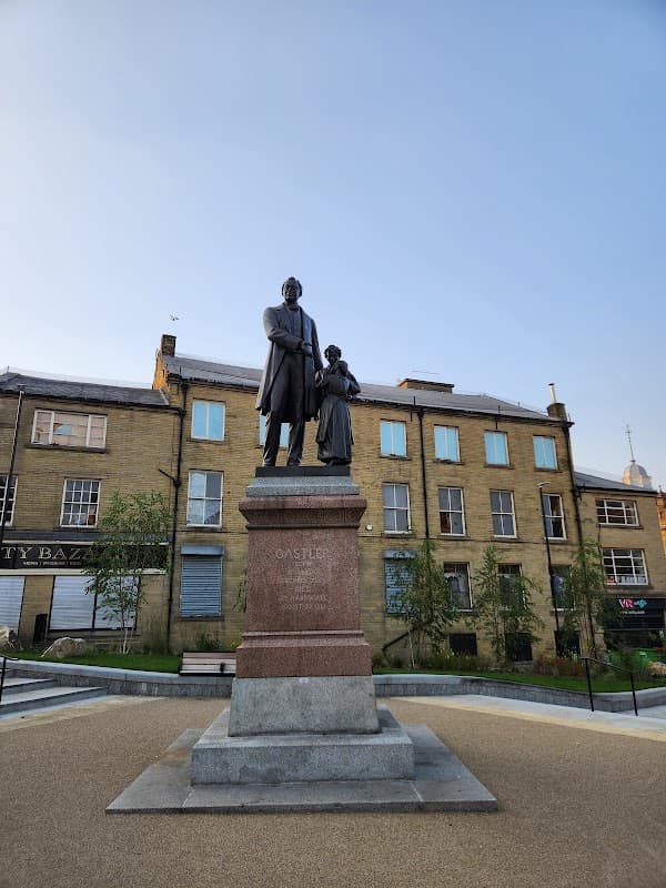 Statue of Richard Oastler - Monuments in bradford