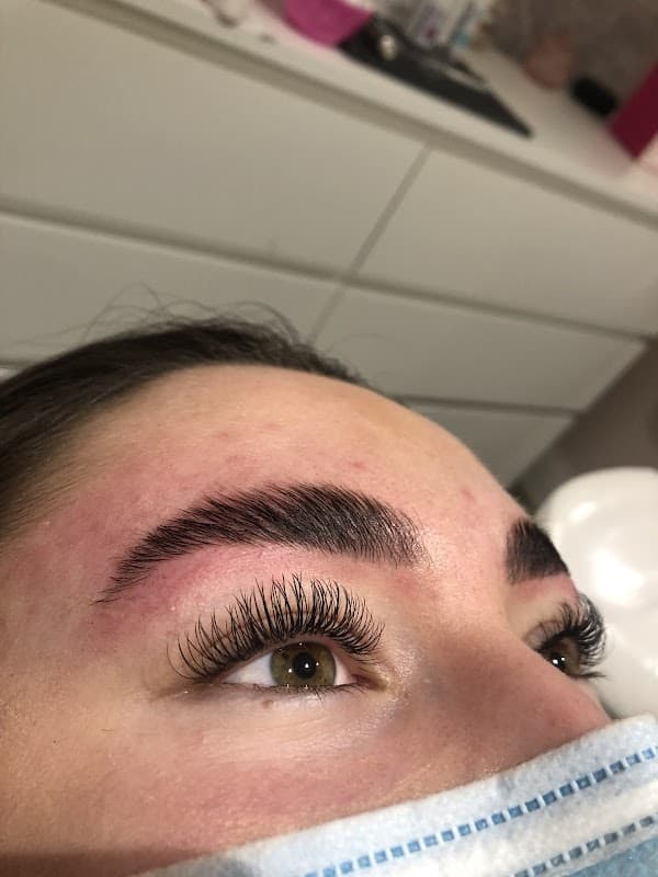 BE YOUNIQUE - Beauty Salons in bridlington