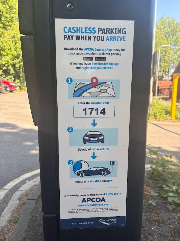 Sign for cashless parking at Bank Street Car Park, featuring instructions for app download and vehicle selection.