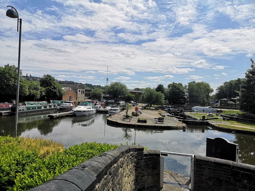 Brighouse Canal Basin - Picnic Areas in brighouse
