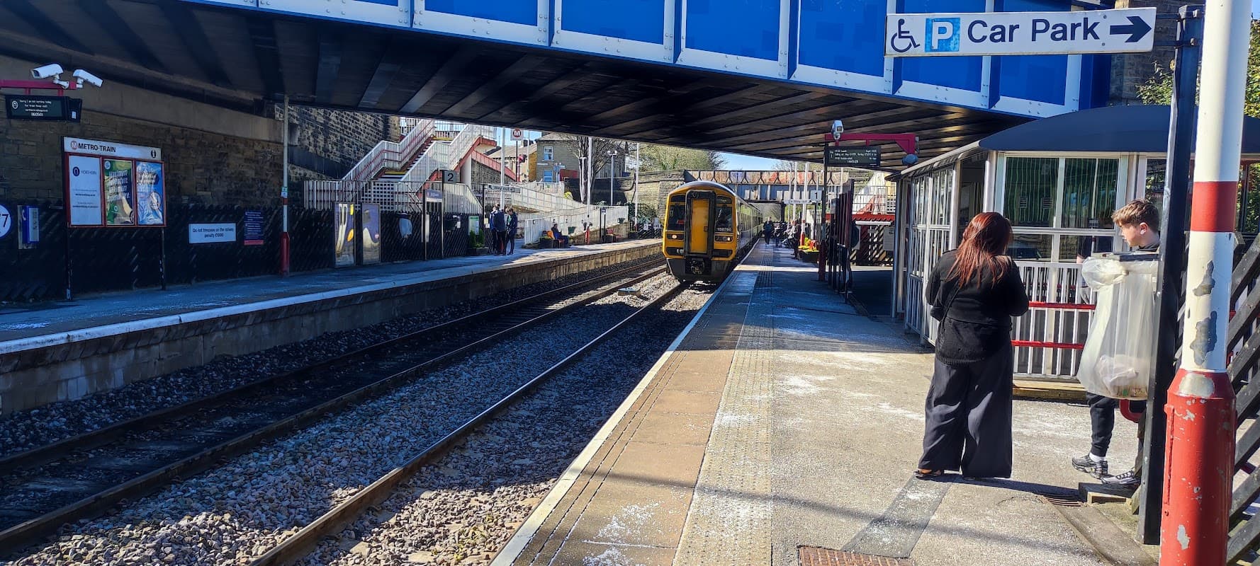 Brighouse Rail Station - Bus Stations in brighouse