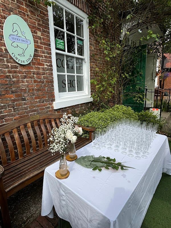 Cafe Lucky duck in brough