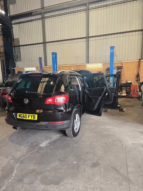 7 Force Automotive LTD - Garages in carbrook