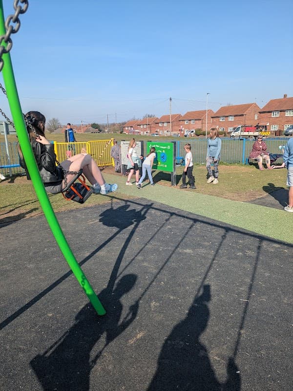 Elizabeth Drive Playground - Playgrounds in castleford