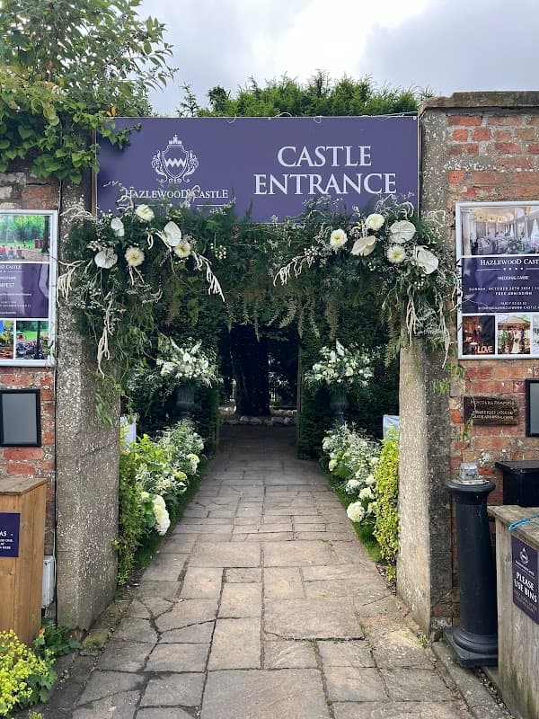 Melanie's Florist - Florists in castleford