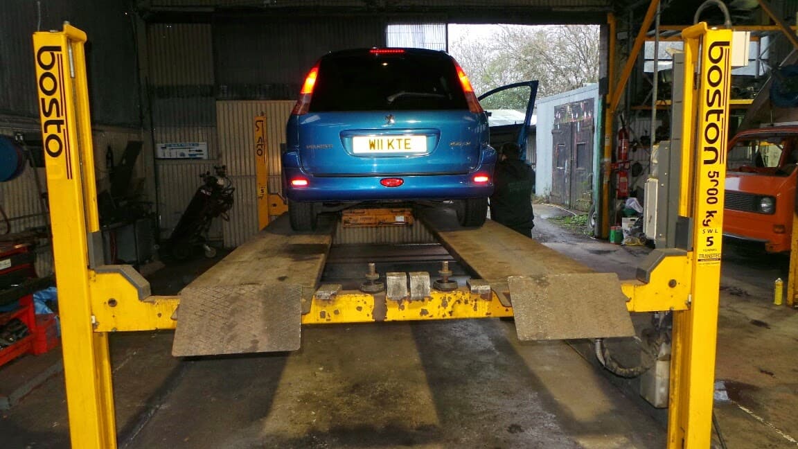 Off Rhodes Garage - Garages in catterick bridge