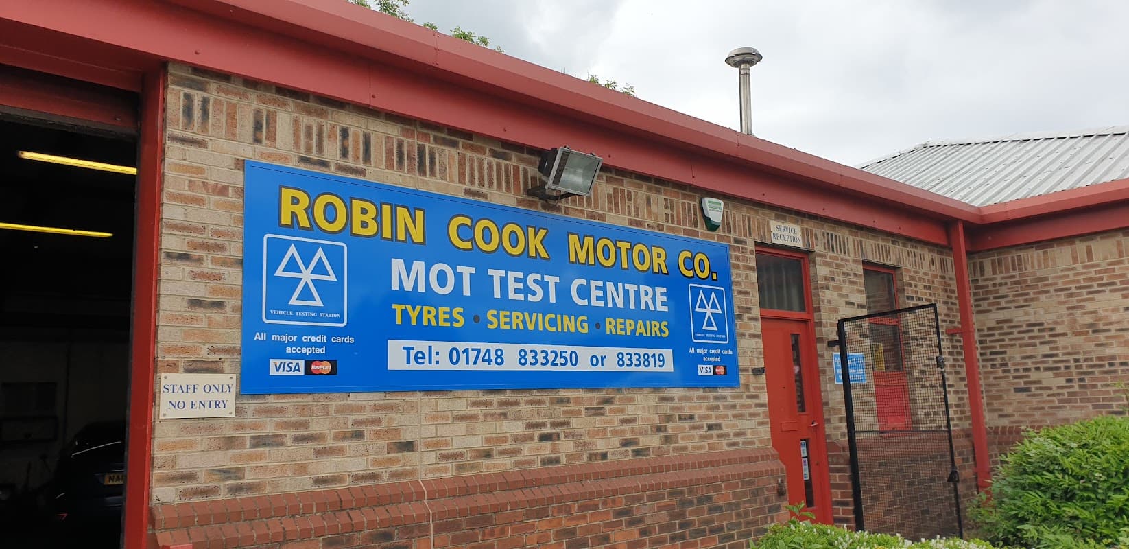 Robin Cook Motor Company Ltd - Garages in catterick bridge