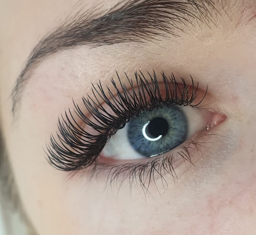 Anouska. Master Lash Artist & Educator.