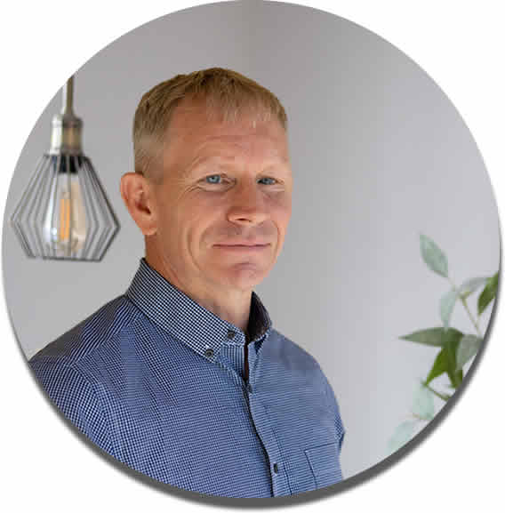 Simon O'Brien - Indigo Thinking - Physiotherapists in chiserley