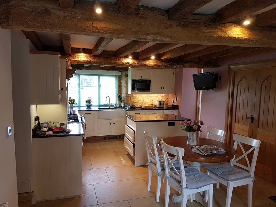 J S Decorators - Painters & Decorators in conisbrough