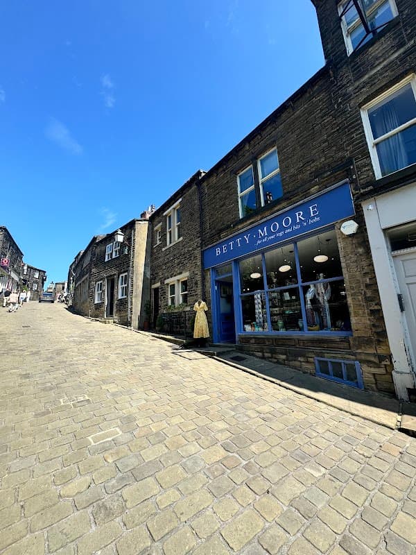 Betty Moore - Gift Shops in cross roads