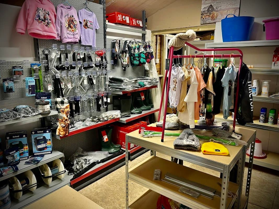 Dash’s Den - Pet Shops in cross roads