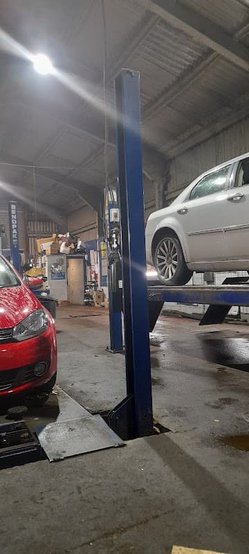A & A Auto's - Garages in dewsbury
