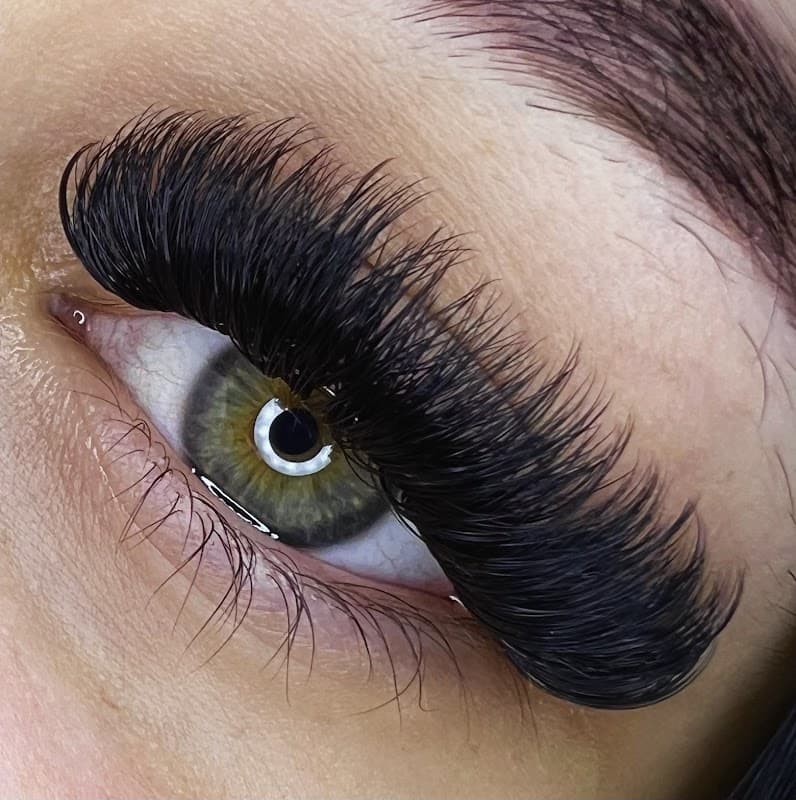 Eyelashes By Ami Curt