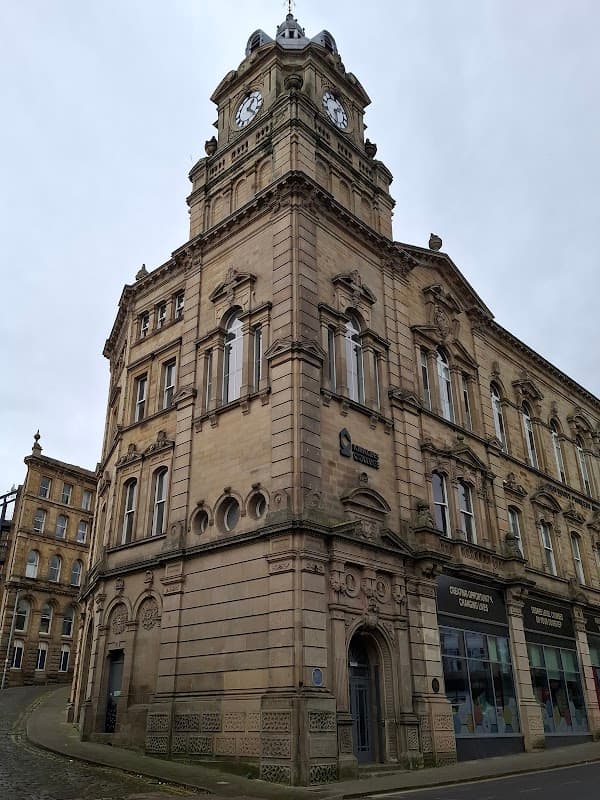 Pioneer House - Colleges in dewsbury