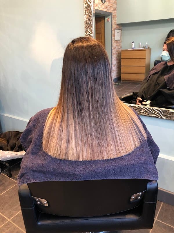 The Lounge - Hair Salons in dewsbury