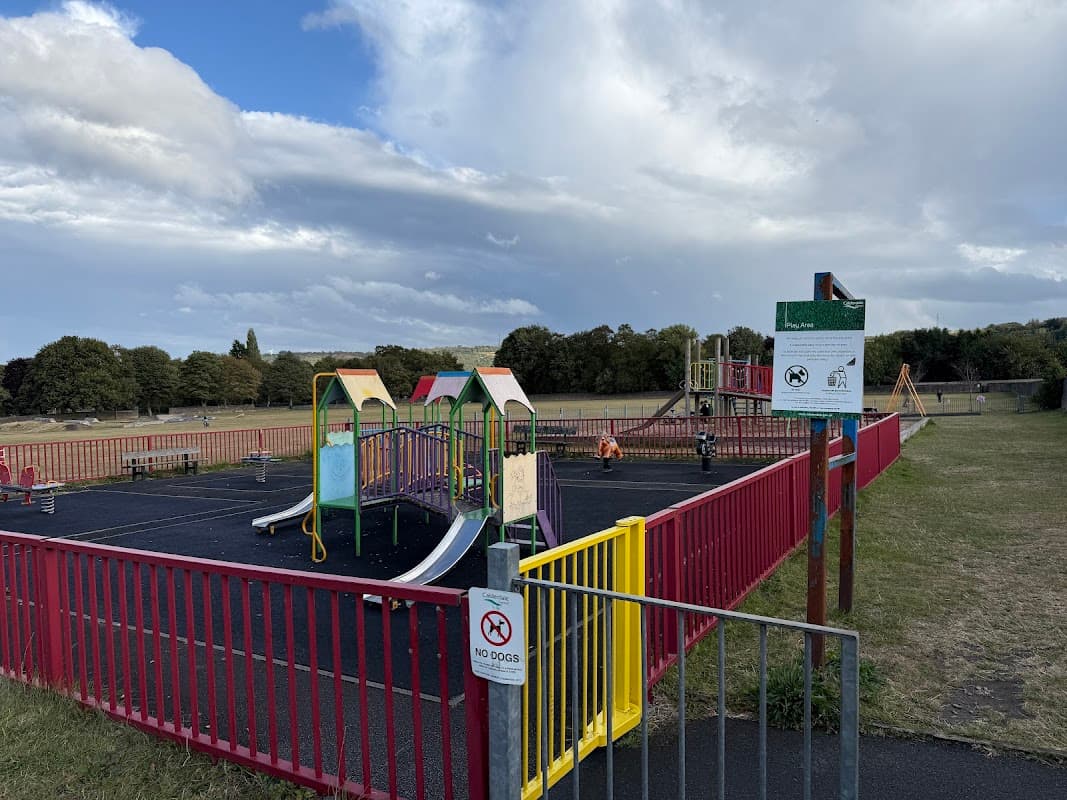 Hullen Edge Park Playground - Playgrounds in exley