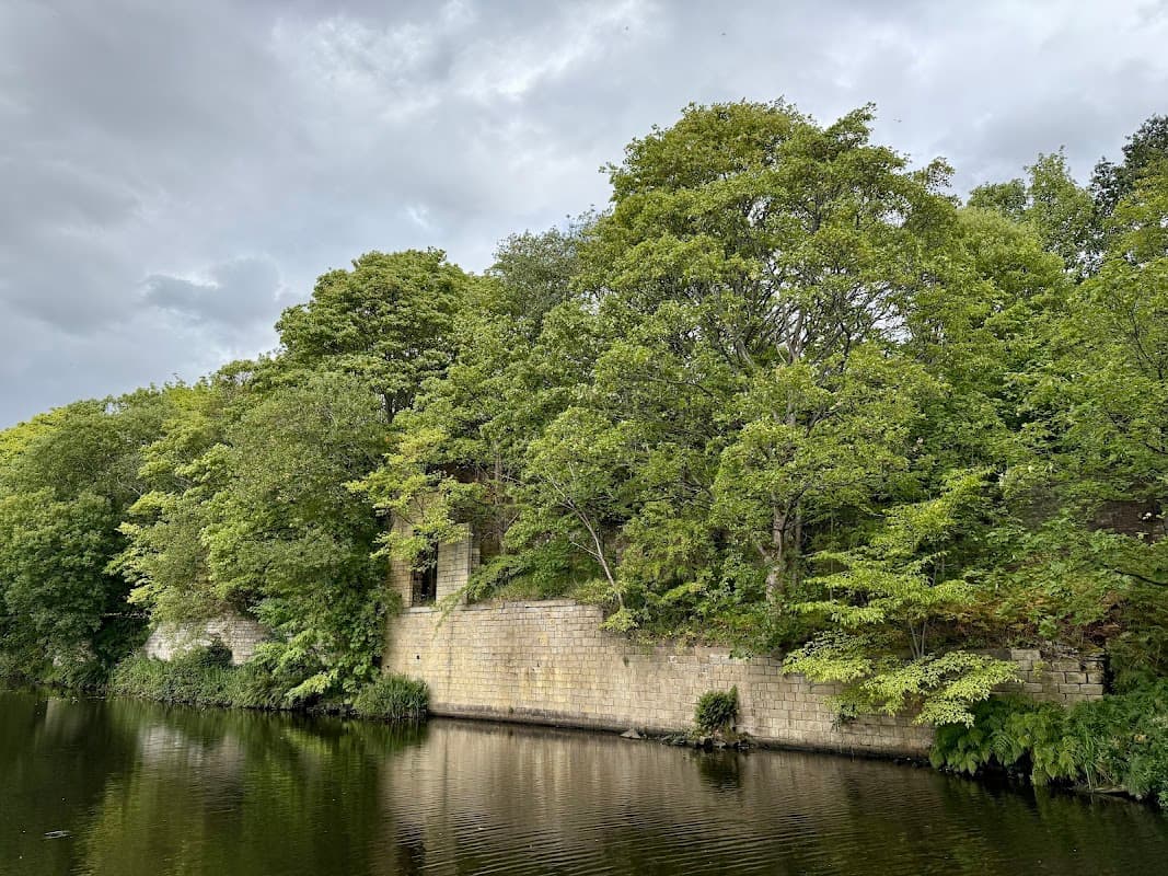 Woodside Mills Lock - Historic Site in exley