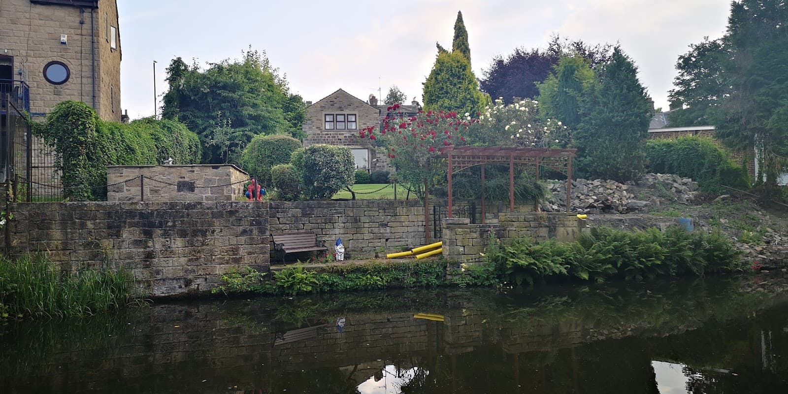 Bus Stop at Rodley Town Street - Bus Stops in farsley