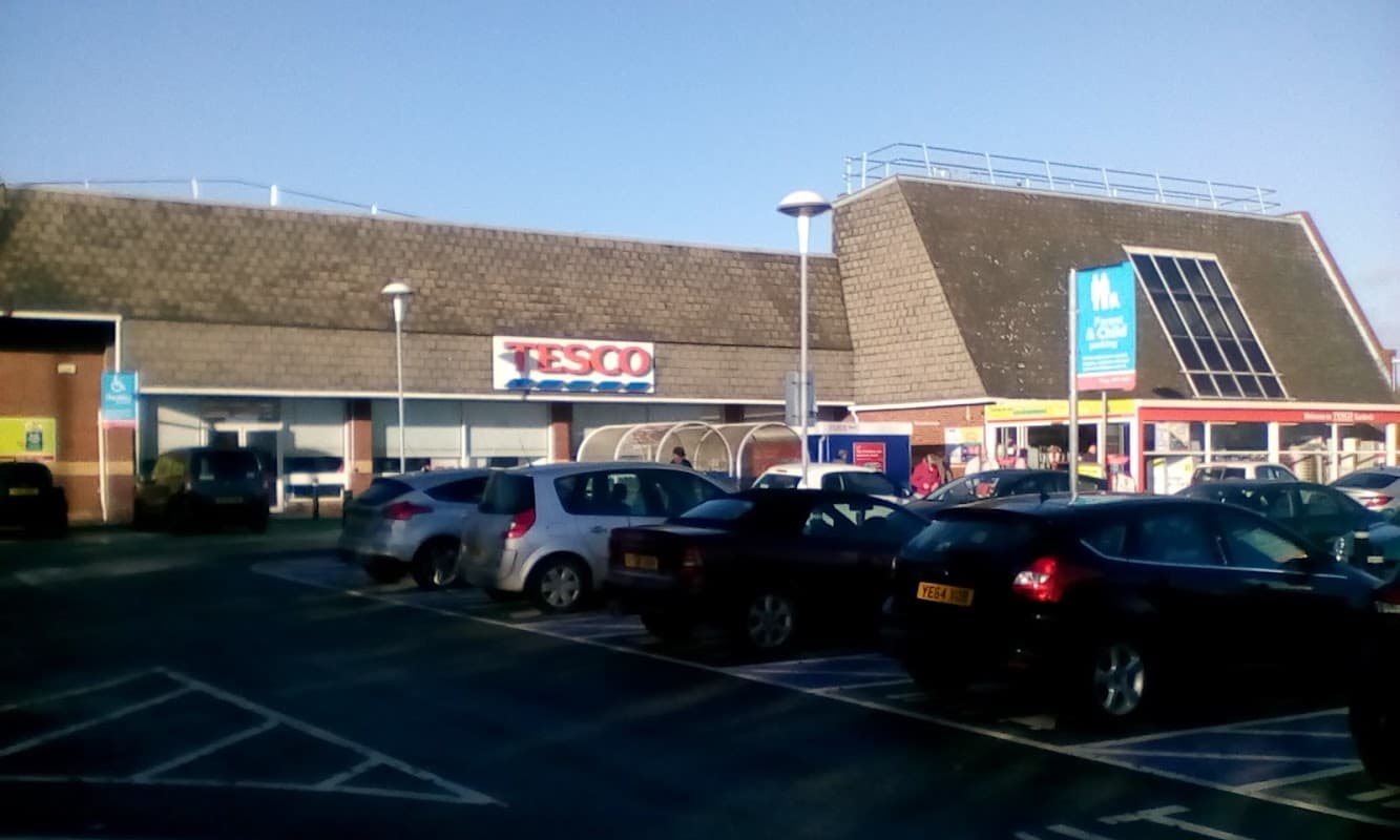 Tesco Superstore - Supermarkets in garforth