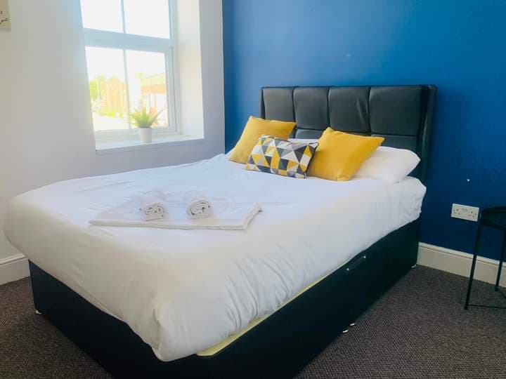 Accommodation at Sunshine Serviced Apartments & AptHotel in Goole for Contractors in goole
