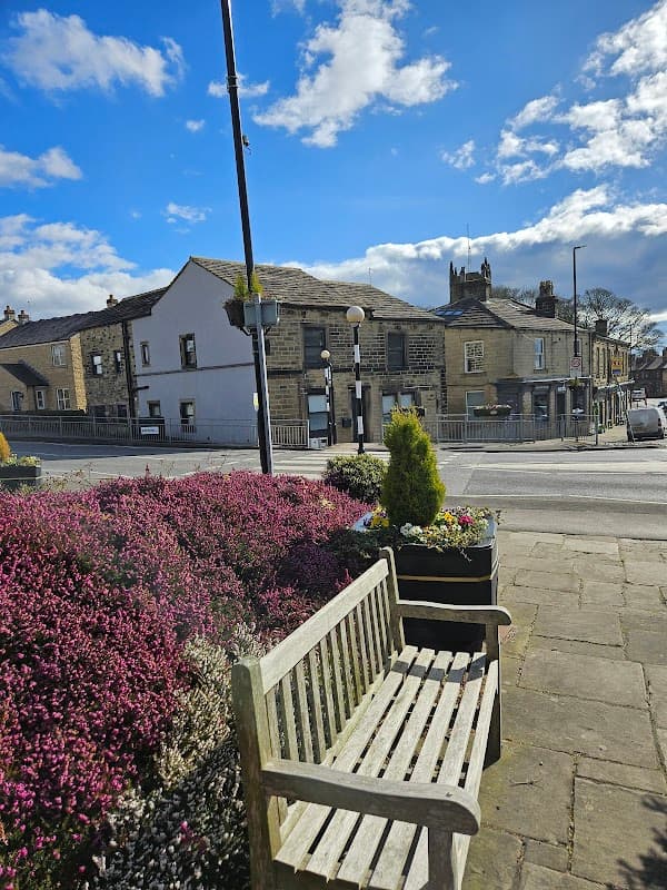 Bus Stop at Town Street Towngate - Bus Stops in guiseley