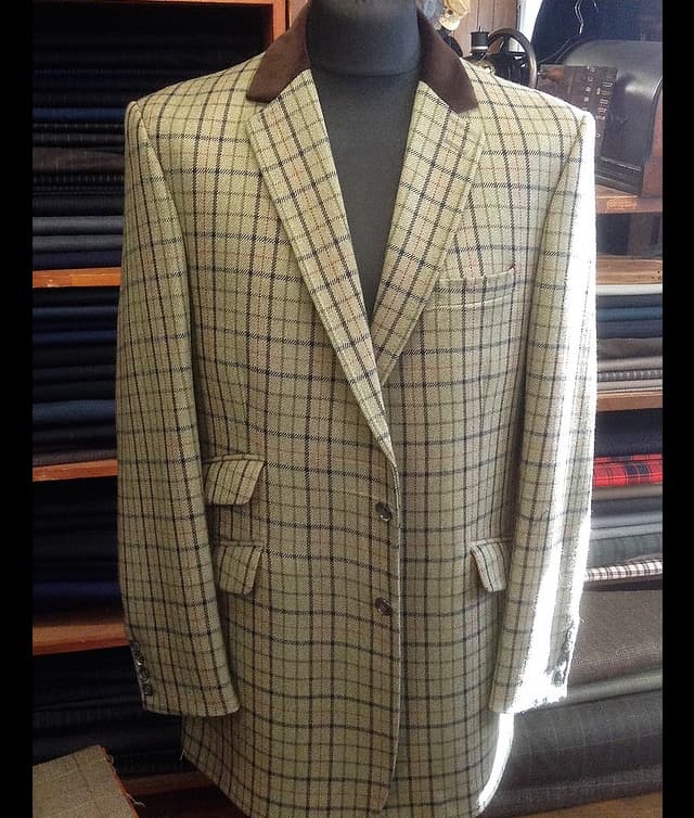 Raymond Andrews Tailors - Tailors in guiseley