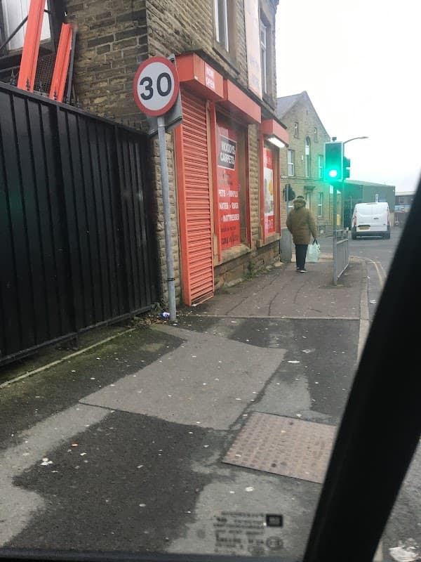 Fresh & Easy Minimarket - Grocers in halifax