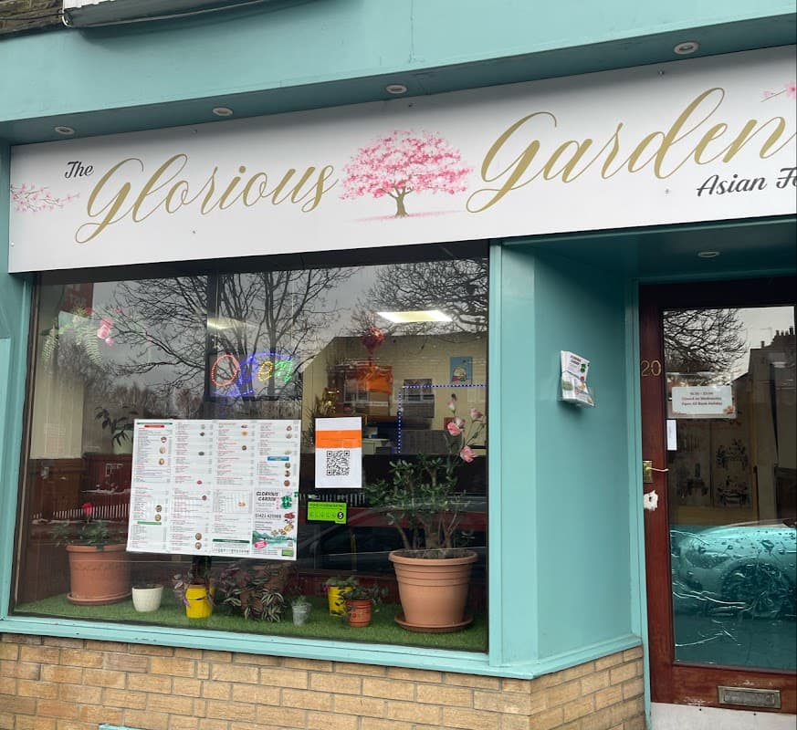 Dining at glorious garden in harrogate