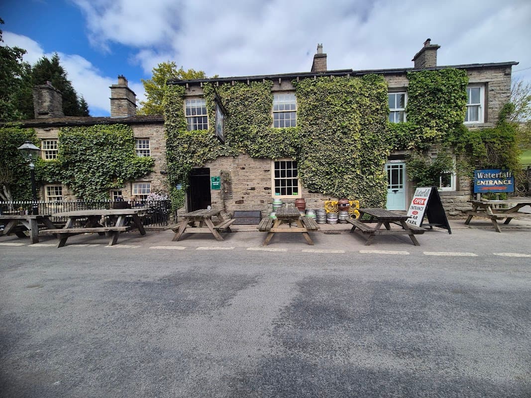 The Green Dragon Inn - Bus Stops in hawes