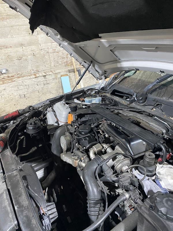 Autobahn Specialists LTD - Garages in haworth