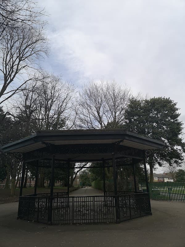 Kirkstall Road Playground - Playgrounds in headingley