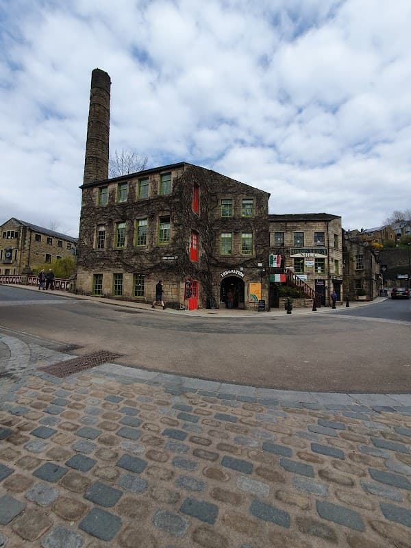 Oasis - Corner Shops in hebden bridge
