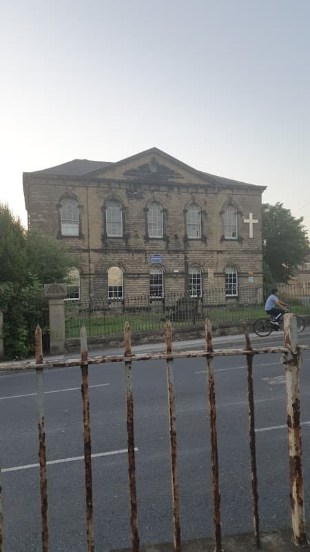 Heckmondwike United Reformed Church - Churches in heckmondwike