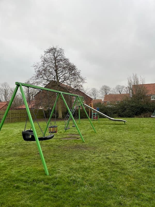 The Limes Play Area - Playgrounds in helmsley