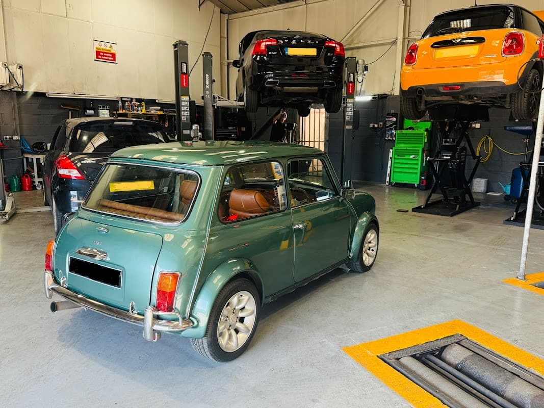 Hookems Garage Hessle Ltd - Garages in hessle