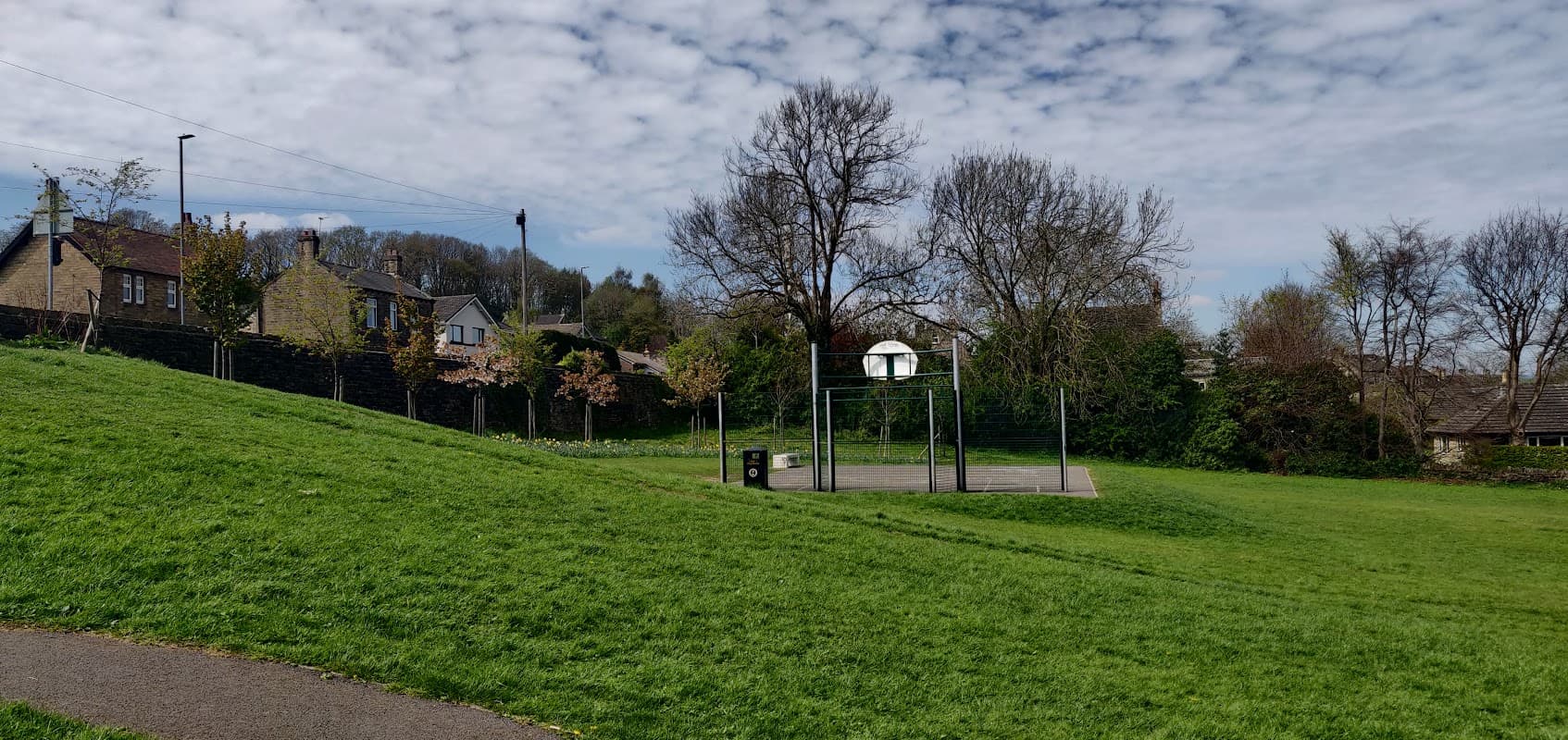 Holmfirth Community Sports Centre - Sports Venue in holme valley