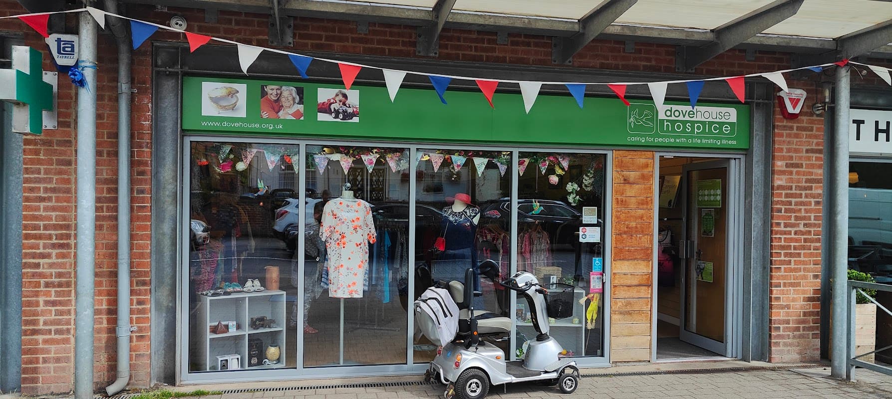 Dove House Hospice Hornsea Shop - Charity Shops in hornsea