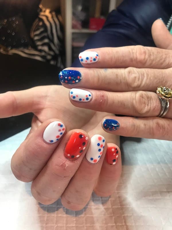 LisasNails - Beauty Salons in hornsea