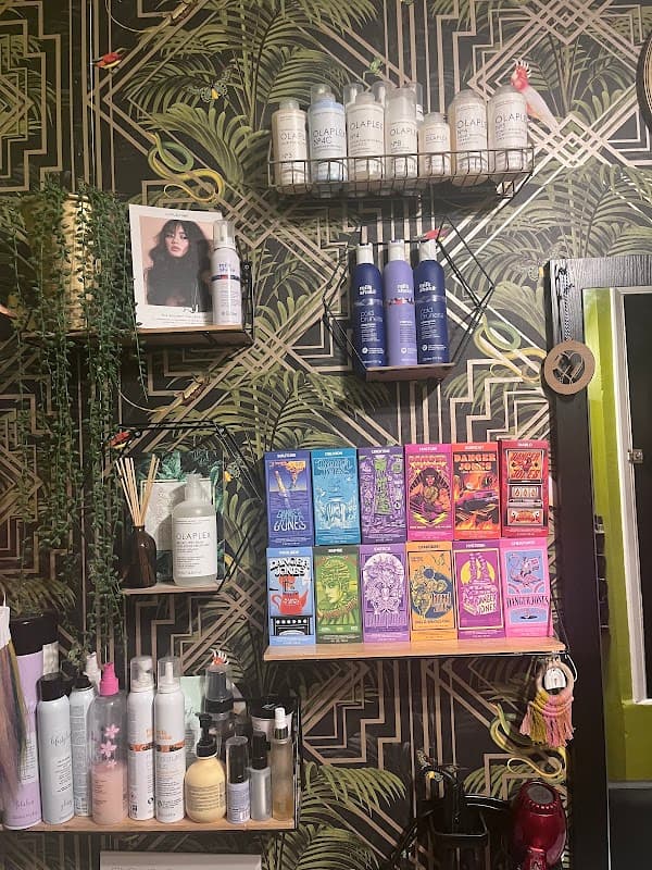 Seadog's Hair Studio - Hair Salons in hornsea