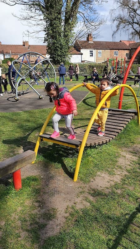 Daphne DβArk Playpark - Playgrounds in howden