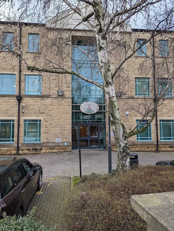 Huddersfield County Court - Public Buildings in huddersfield