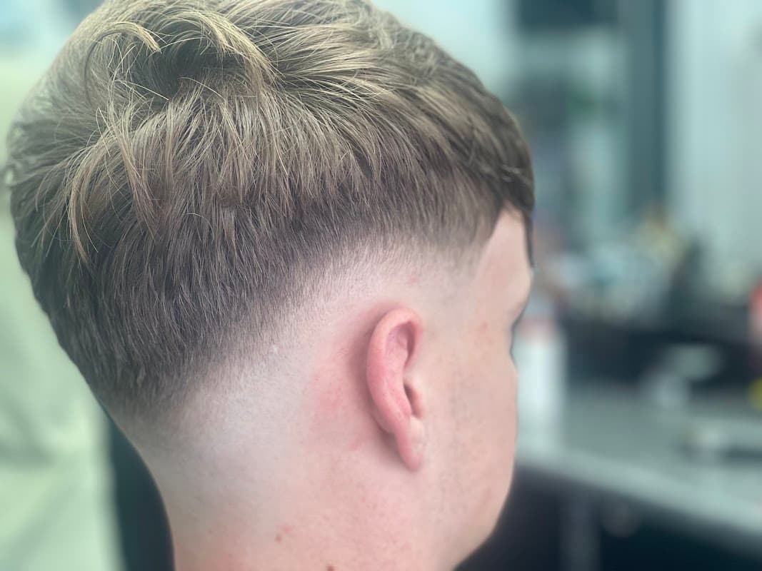 Moldgreen Dry Cleaners & Repairs - Dry Cleaners in huddersfield