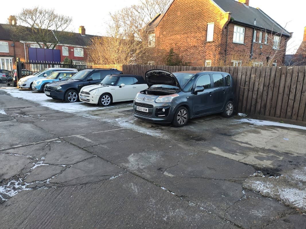 EAST HULL MOT AND REPAIR CENTER - Garages in hull